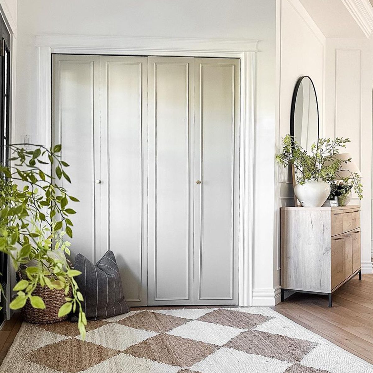 10 Diy Closet Door Ideas To Enhance Your Home Diy Bifold Upgrade Courtesy @sagephillipshome B